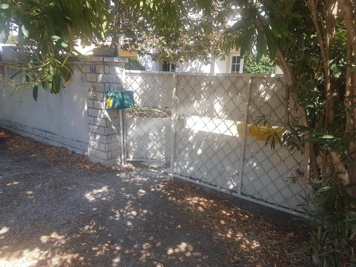 Grande maison avec 5 chambres et jardin Avignon Extérieur photo